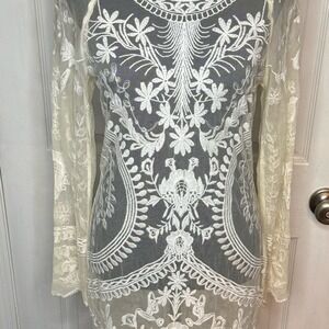 Honey Punch SZ MED-White long sleeve Lace dress-(no under slip) BOHO CHIC!!